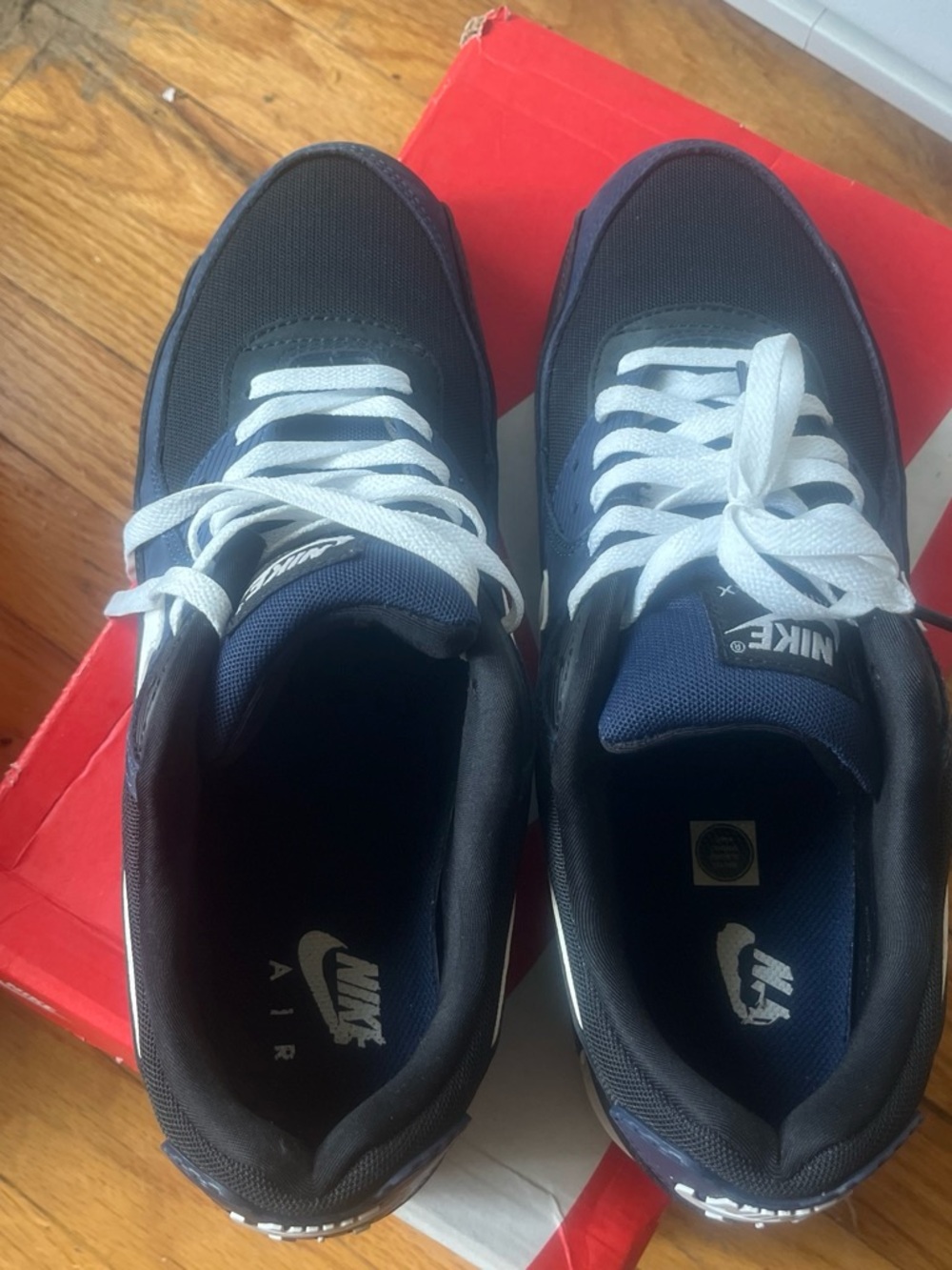 Nike Men's Black and White Sneakers